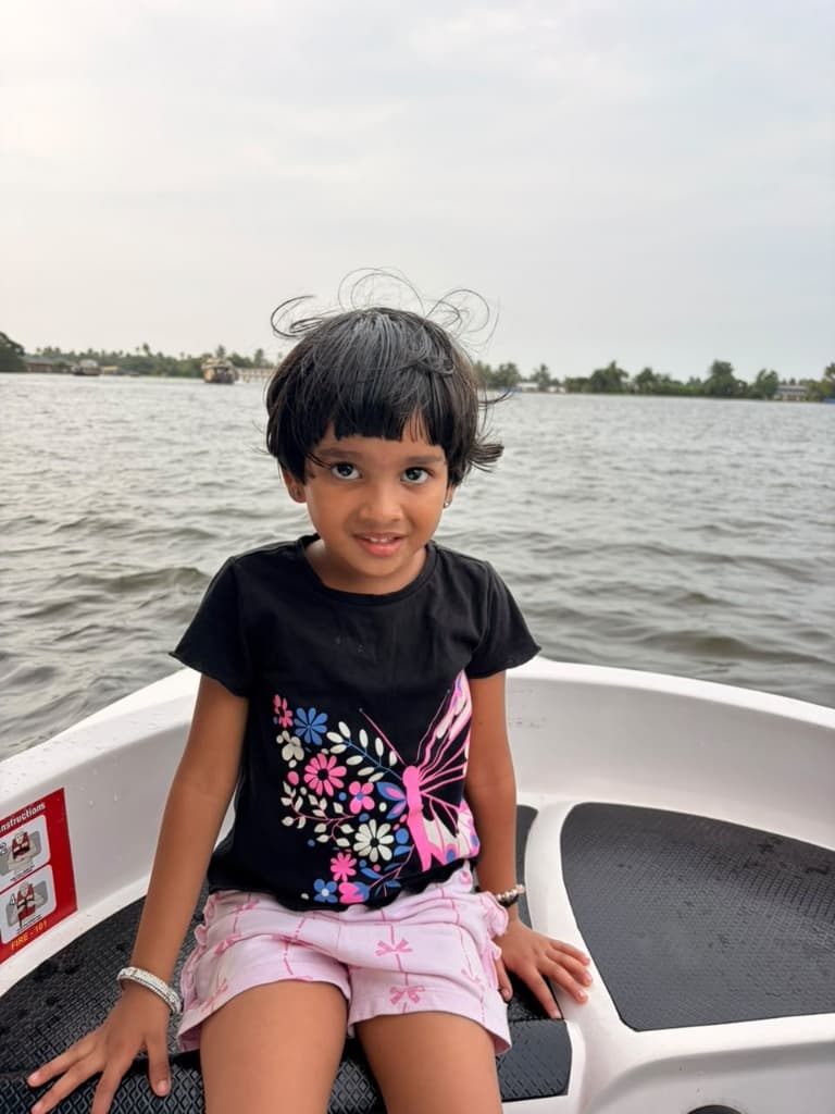 Speed boat in Alleppey backwaters — Kerala private backwater cruise photo 5