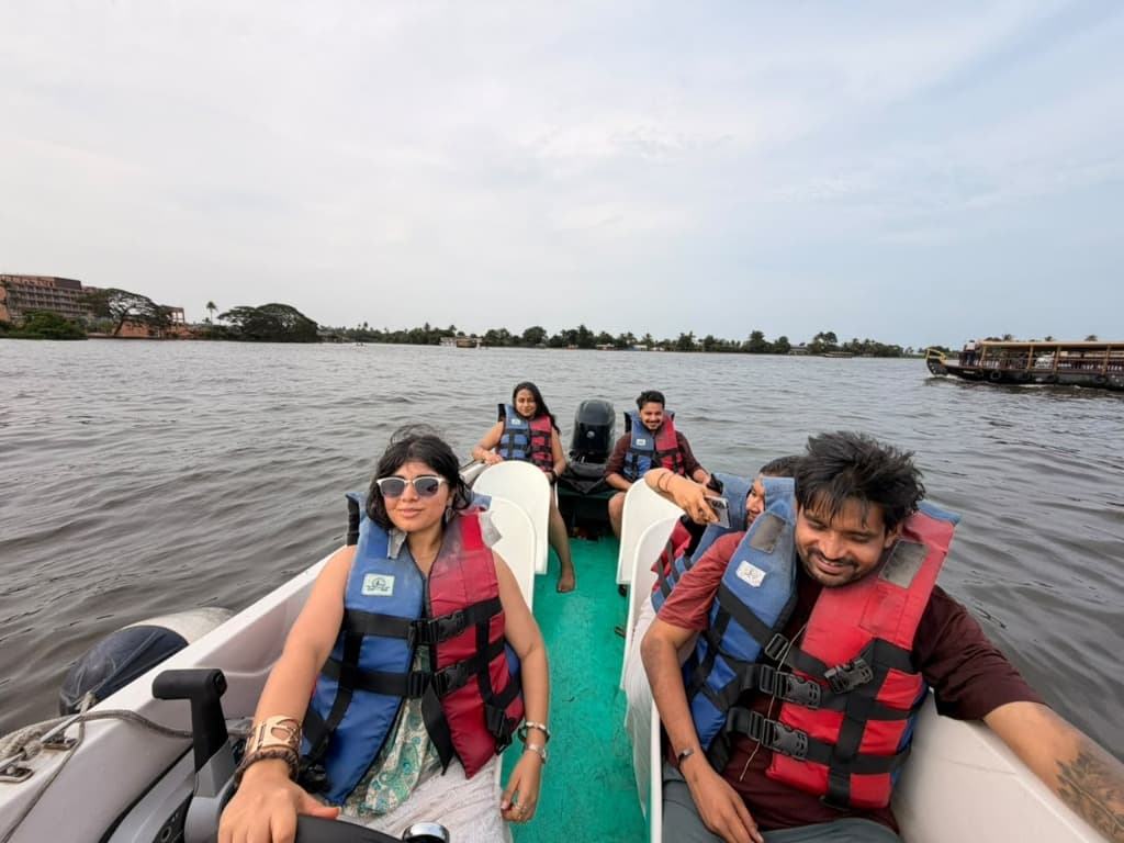 Speed boat in Alleppey backwaters — Kerala private backwater cruise photo 6